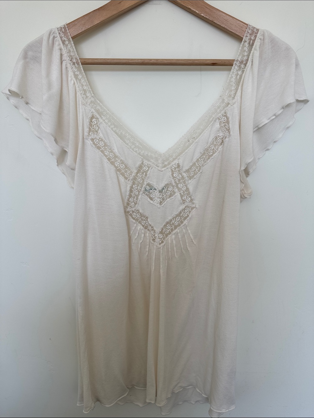 Kimchi Blue Cream Lace V-Neck Flutter Sleeve Top